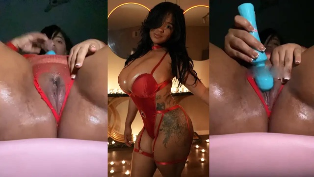Allxporno Peña Torres Masturbándose con un Consolador