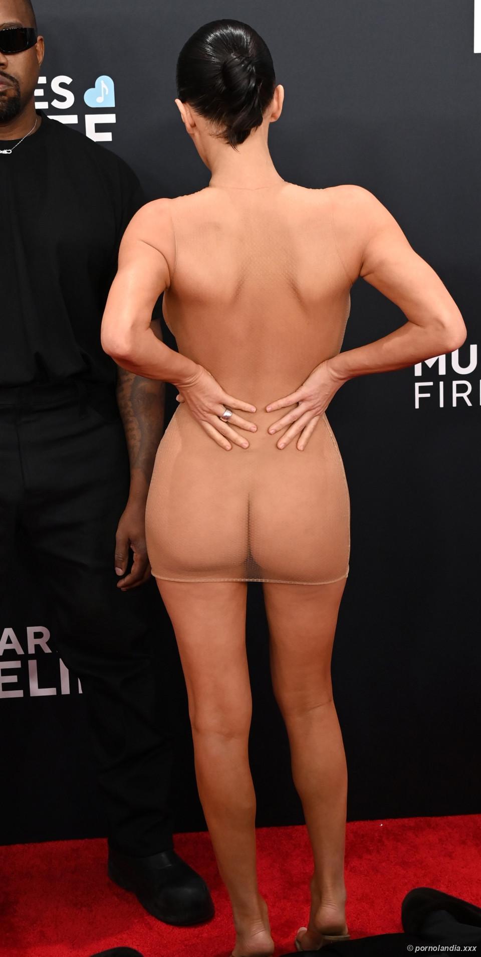 Bianca Censori desnuda en Grammy con vestido transparente - Foto 246380