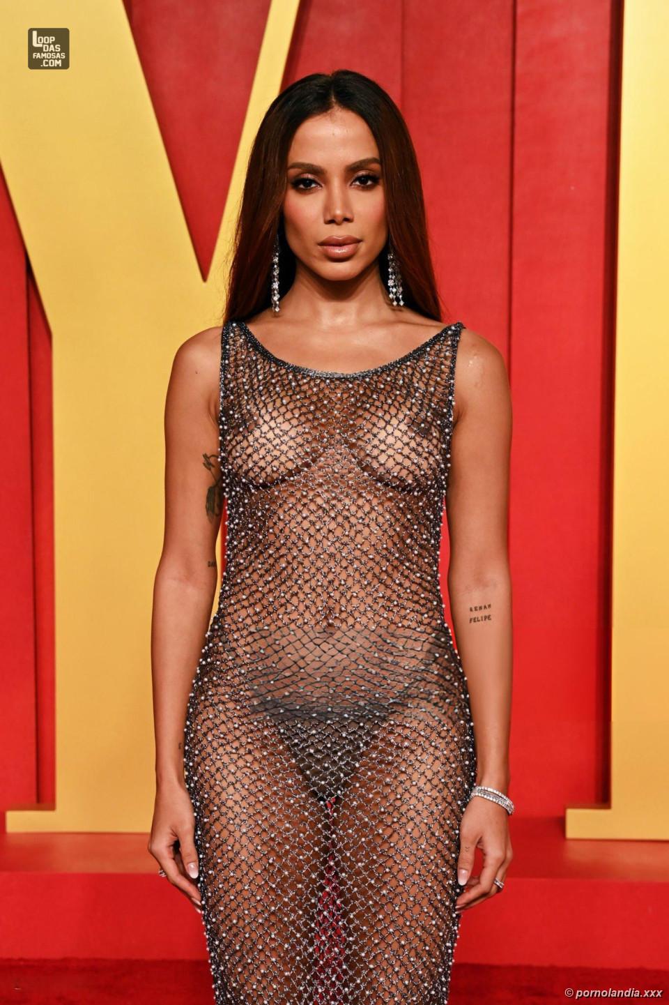 Anitta Paying Lift con vestido transparente - Foto 243352