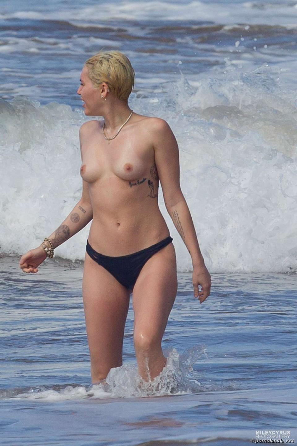 Miley Cyrus desnudo cayó en la red - Foto 212559