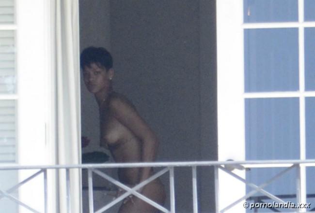 Fotos desnudas del cantante Rihanna cayeron en la red - foto 197924