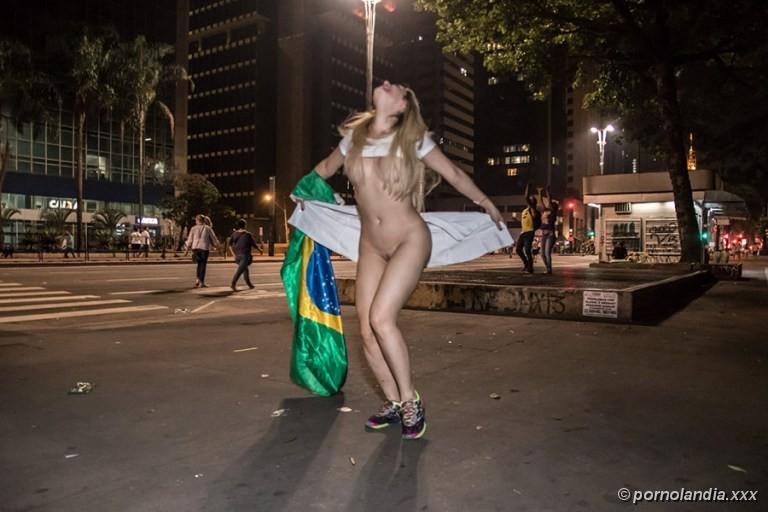 Juliana Isen se desnuda después de la aprobación de juicio político - Foto 172952