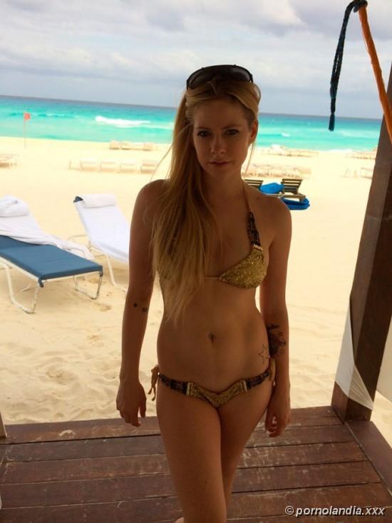 Avril Lavigne desnudo desnudo cayó en la red - foto 172705