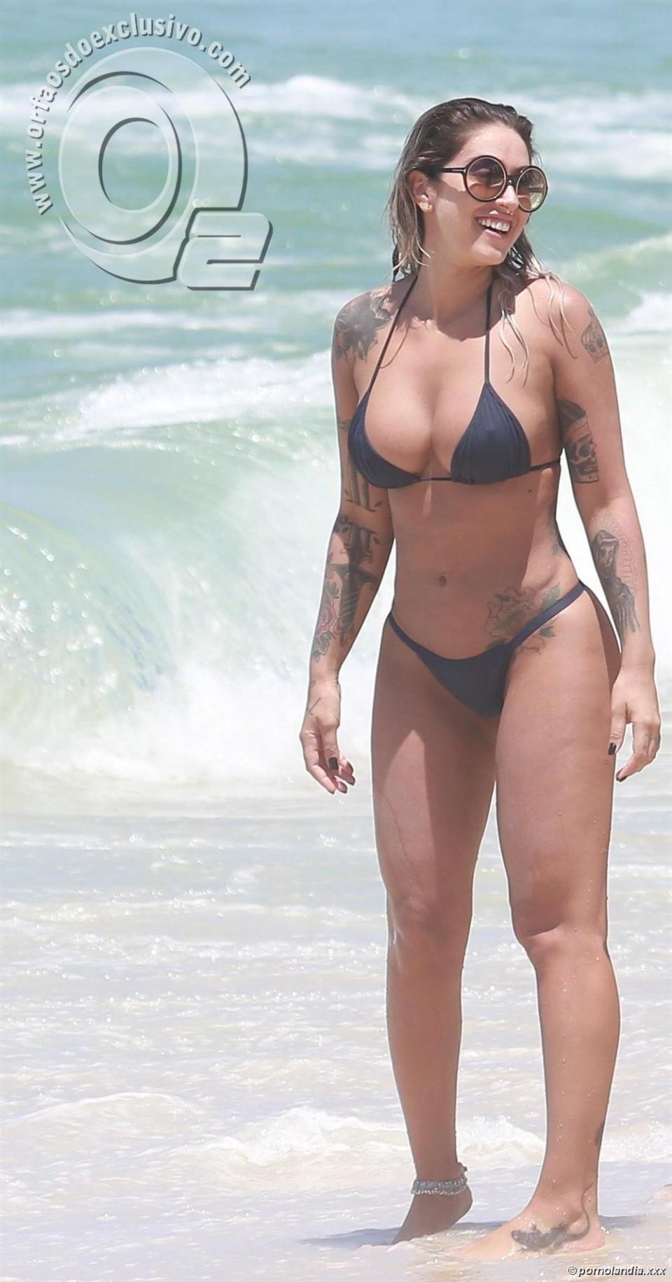 Dani Bolina fue atrapada en un bikini golpeado en la playa - Foto 169077