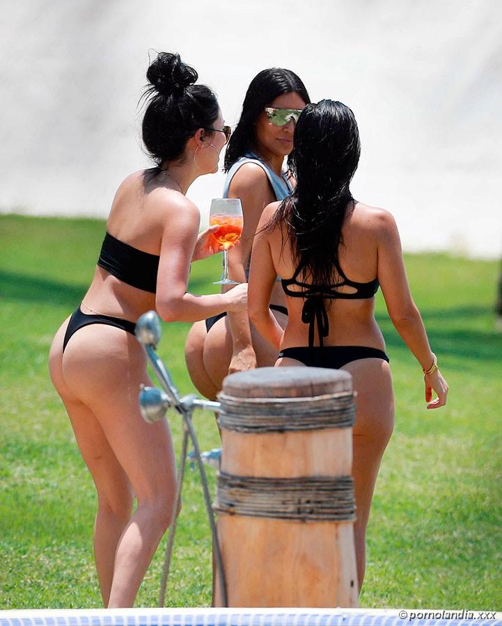 Kim Kardashian atrapó un bikini con un gran culo - Foto 156404