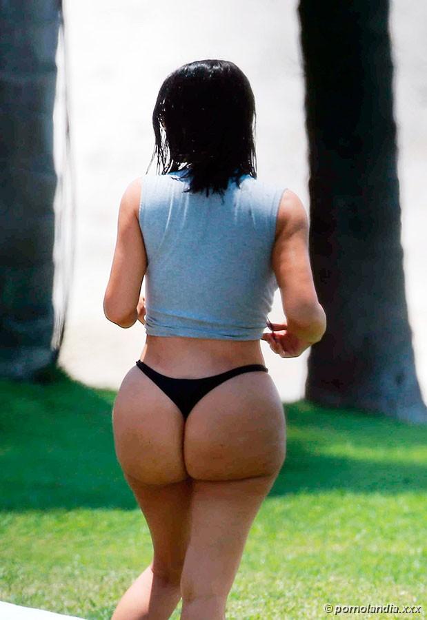 Kim Kardashian atrapado en una gran cola grande - Foto 156407