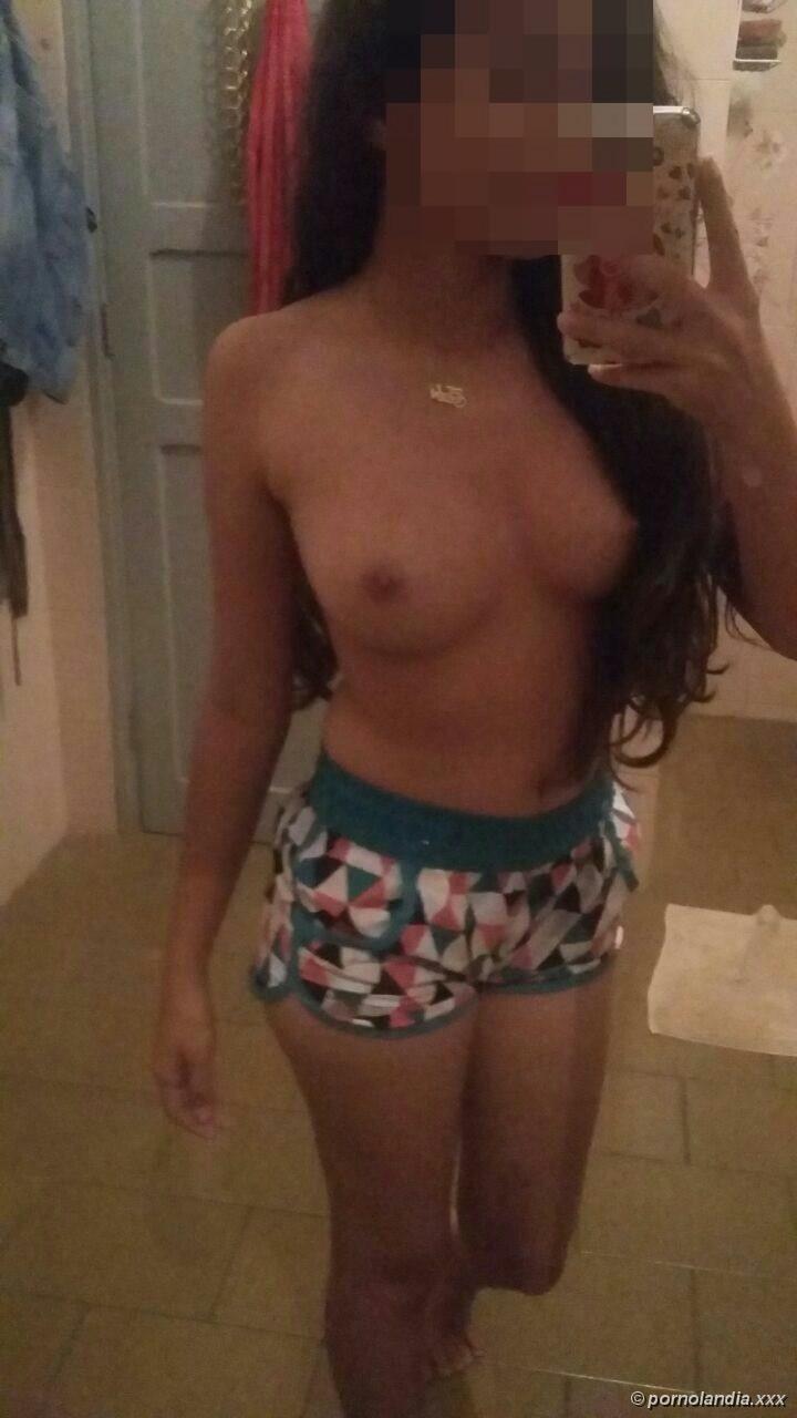 Adolescente que muestra coño - foto 153918