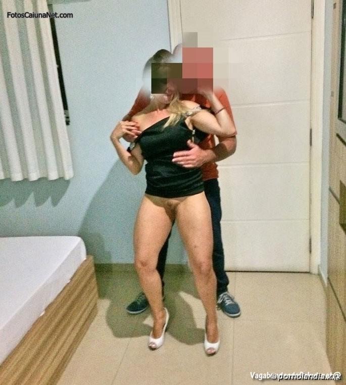 Rubia casada le encanta tener una fiesta con otros hombres - Foto 102241