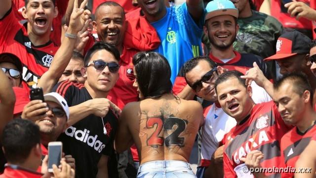 Flamengo Flamengo desnudo en el estadio cayó en la red - Foto 101821