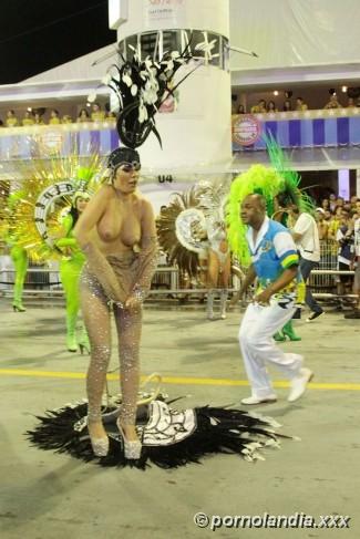 Juliana Isen quitándose la ropa en Carnival 2016 - Foto 23994