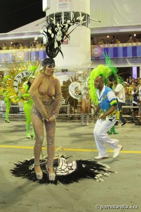 Juliana Isen quitándose la ropa en Carnival 2016 - Foto 24010