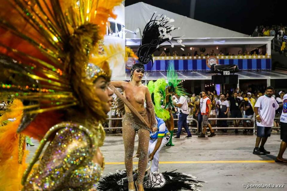 Juliana Isen quitándose la ropa en Carnival 2016 - Foto 24011