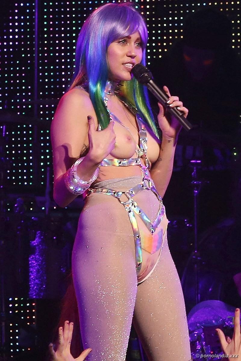 Miley Cirus haciendo Bitching en Live Show - Foto 18198