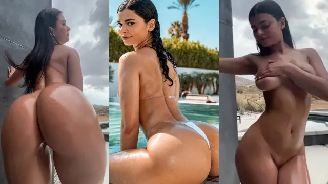 Boricua Adela Guerra modelando su culo desnudo