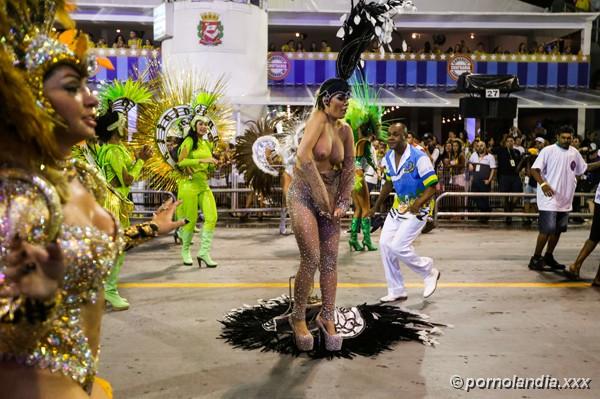 Juliana Isen quitándose la ropa en Carnival 2016 - Foto 23992