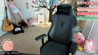 videos de Stpeach usando pantalones cortos en la transmisión de twitch en Allporno
