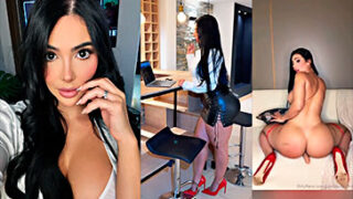 Brenda Castro en paja intensa con tremendo consolador