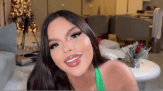 Gracie Bon singando muy rico sobre ese guebo hasta que la saca