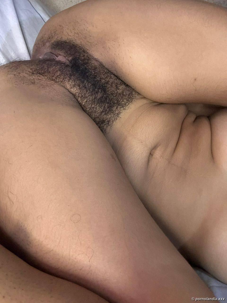 Morena de concha peluda le gusta estar desnuda - Foto 250018