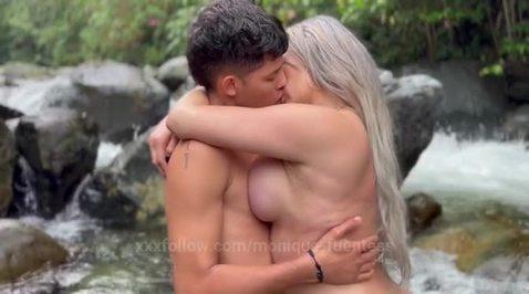 I escaped with my stepson to the river and we.. Protagonizado por monique-fuentess