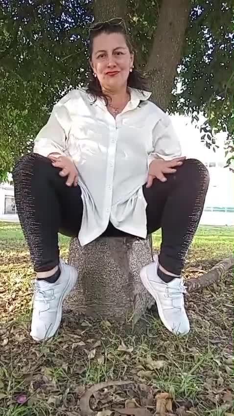 Your sexy milf ready to make you cum Protagonizado por d-martii