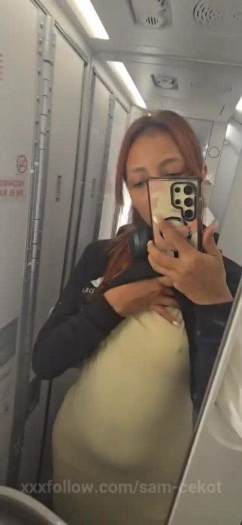 Sex at the airplane bathroom… u in? Protagonizado por sam-cekot