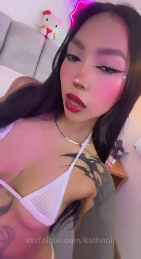 I’ll be online in a few minutes Protagonizado por kathnoir