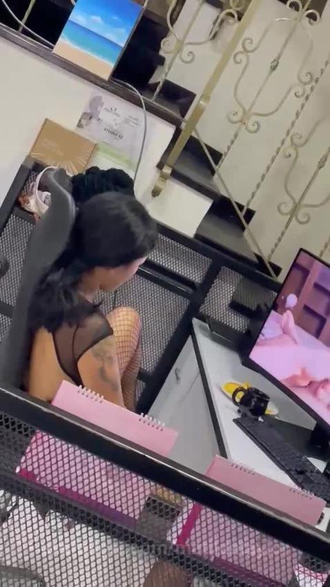 You caught me watching porn and masturbating .. Protagonizado por matildataylor