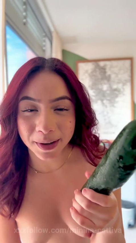 lets have fun 🔥🥒🍑🤫 Protagonizado por minina-cattiva