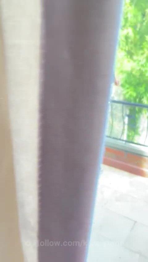 They surprised me by going out onto the balco.. Protagonizado por kiim-stone