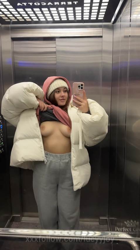 This horny slut should be the reason you jerk.. Protagonizado por lucyyjoy