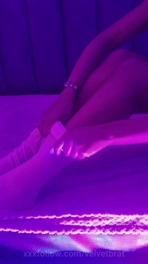 New shows, do you like stockings? Protagonizado por velvetbrat