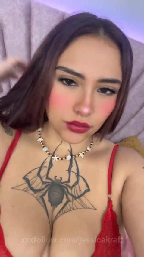 https://chaturbate.com/jessica_kraft_ I’m onl.. Protagonizado por jessicakraft