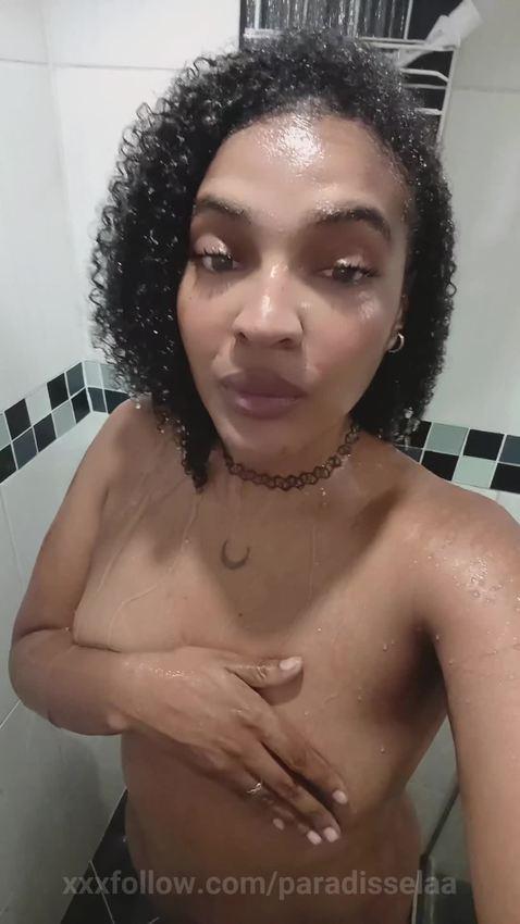 Que tal si nos damos una duchita juntos…. Protagonizado por paradisselaa