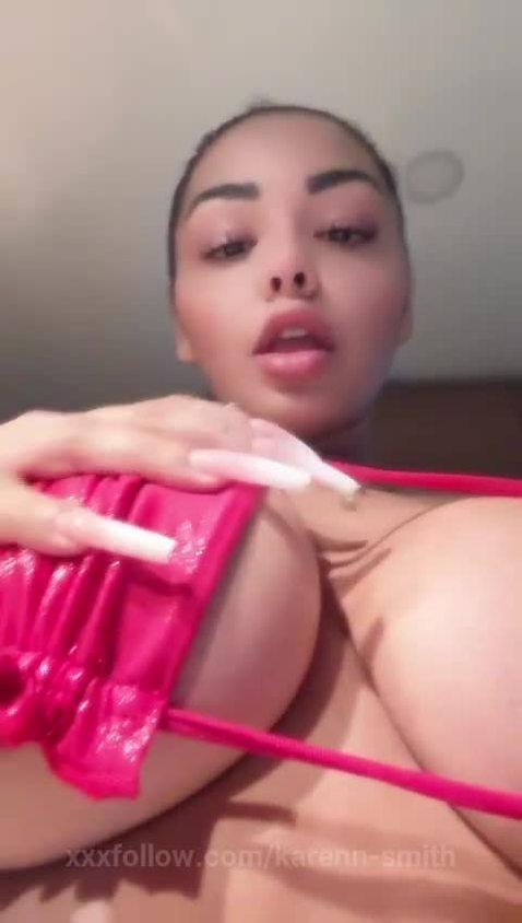 Guys I’m online at camsoda let’s play! Protagonizado por karenn-smith