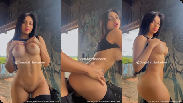 Brenda Trindade follando en el puente peatonal