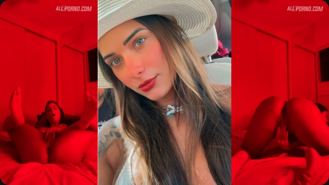 Cintia Colombino Nude Masturbando con un Dildo