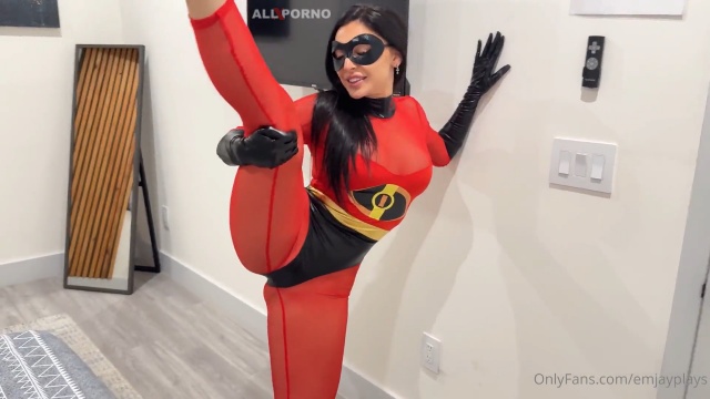 Emily Rinaudo follando como Elastigirl