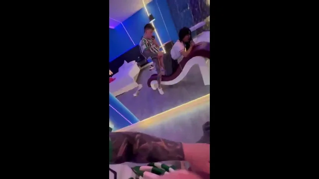Escena de sexo casero en una cabaña